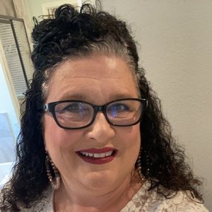 Meet your Posher, Dana